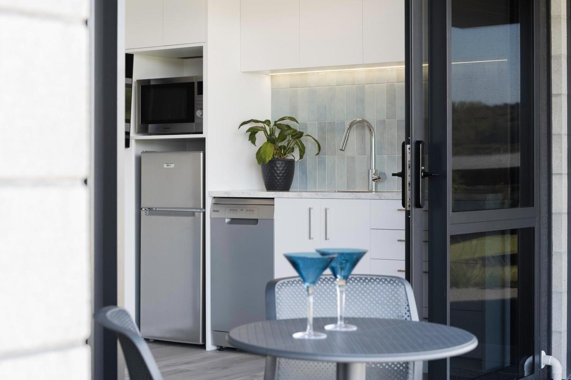 Pukehina Estuary Sunset Views Townhouse & Studio Buitenkant foto