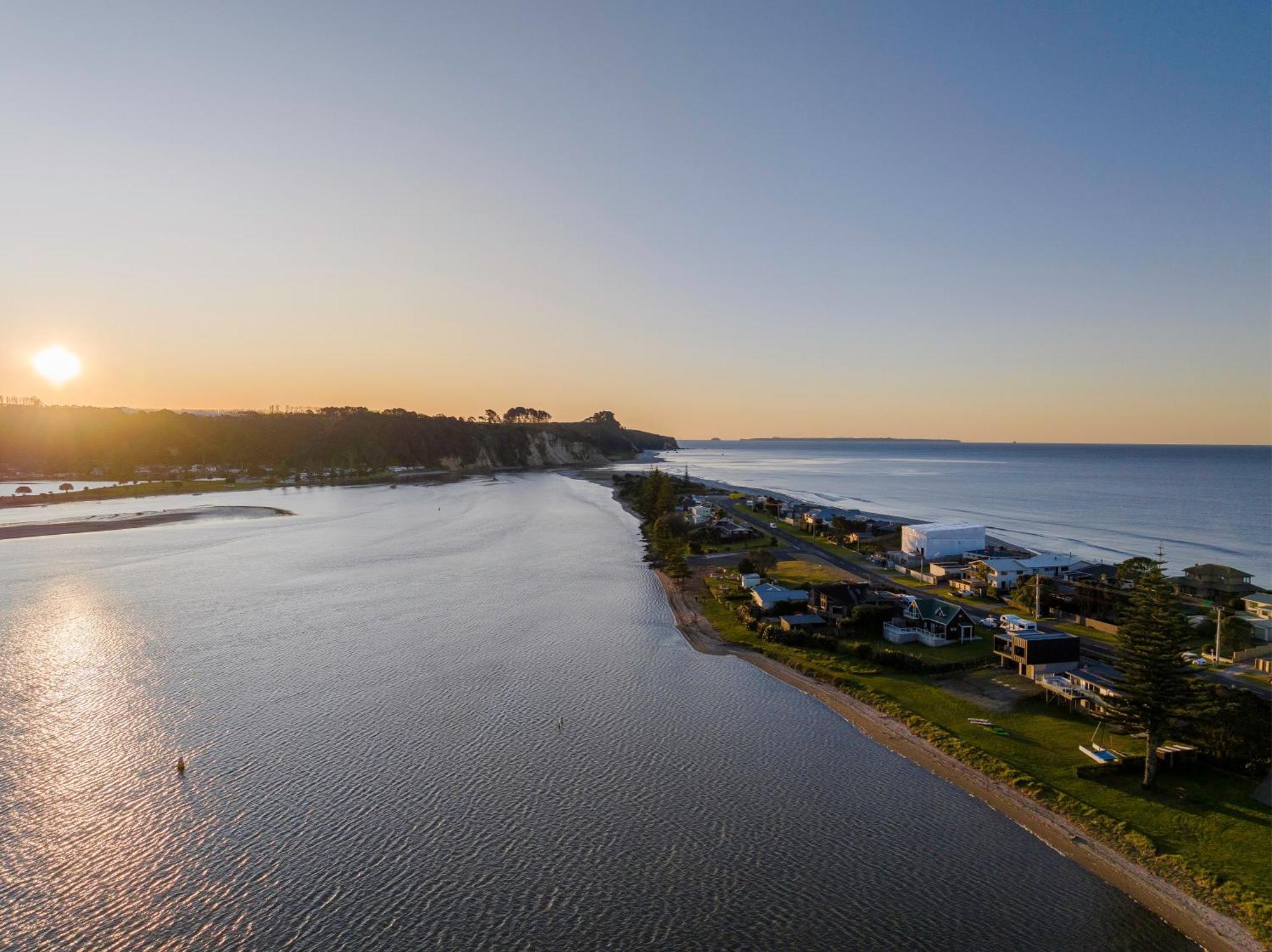 Pukehina Estuary Sunset Views Townhouse & Studio Buitenkant foto